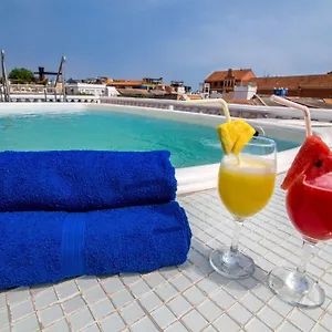 3 Banderas Hotel